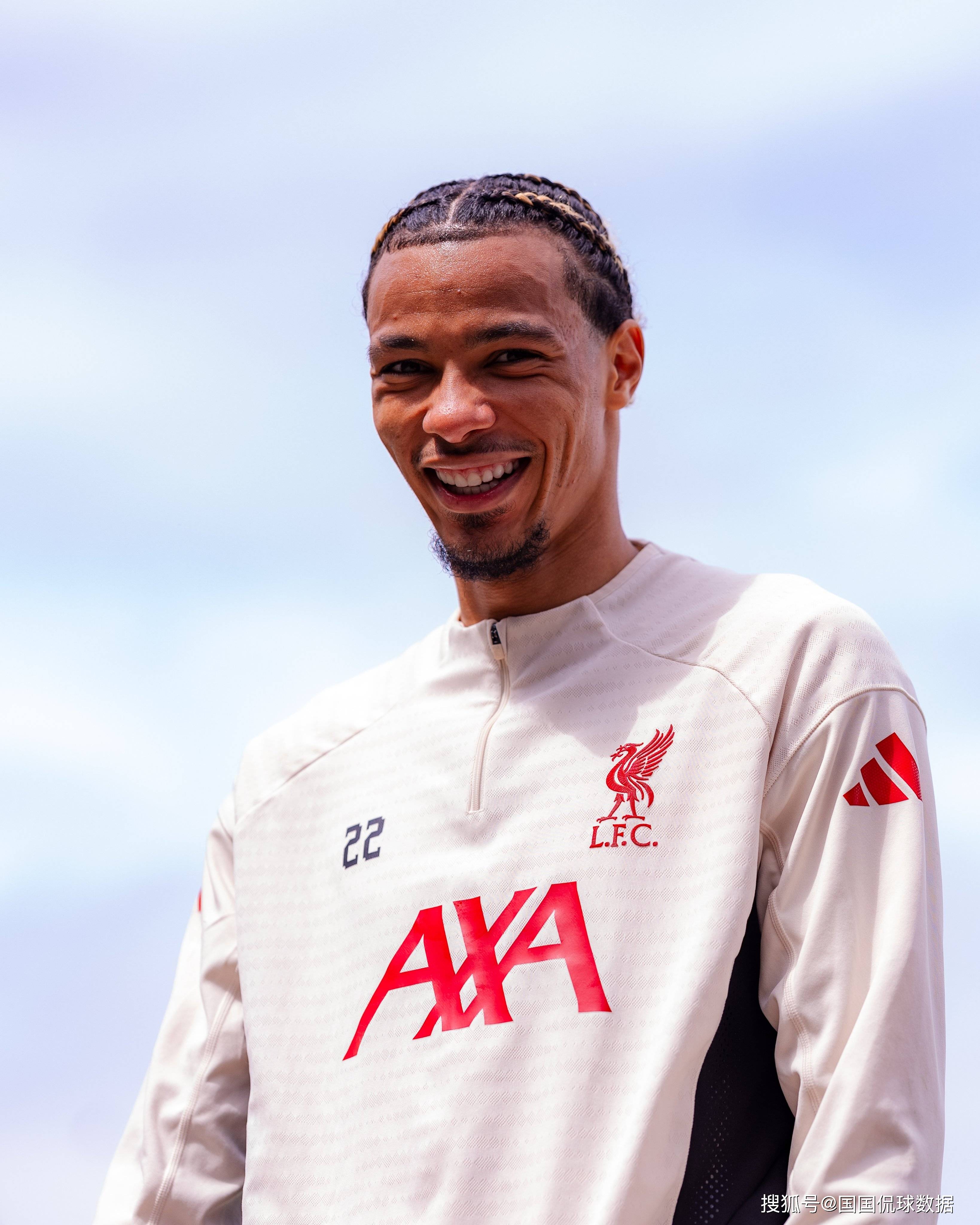 利物浦再遭质疑备战社区盾浓眉哥在RNG比赛中逆转，巴塞罗那迎中超关键赛看傻球迷的简单介绍