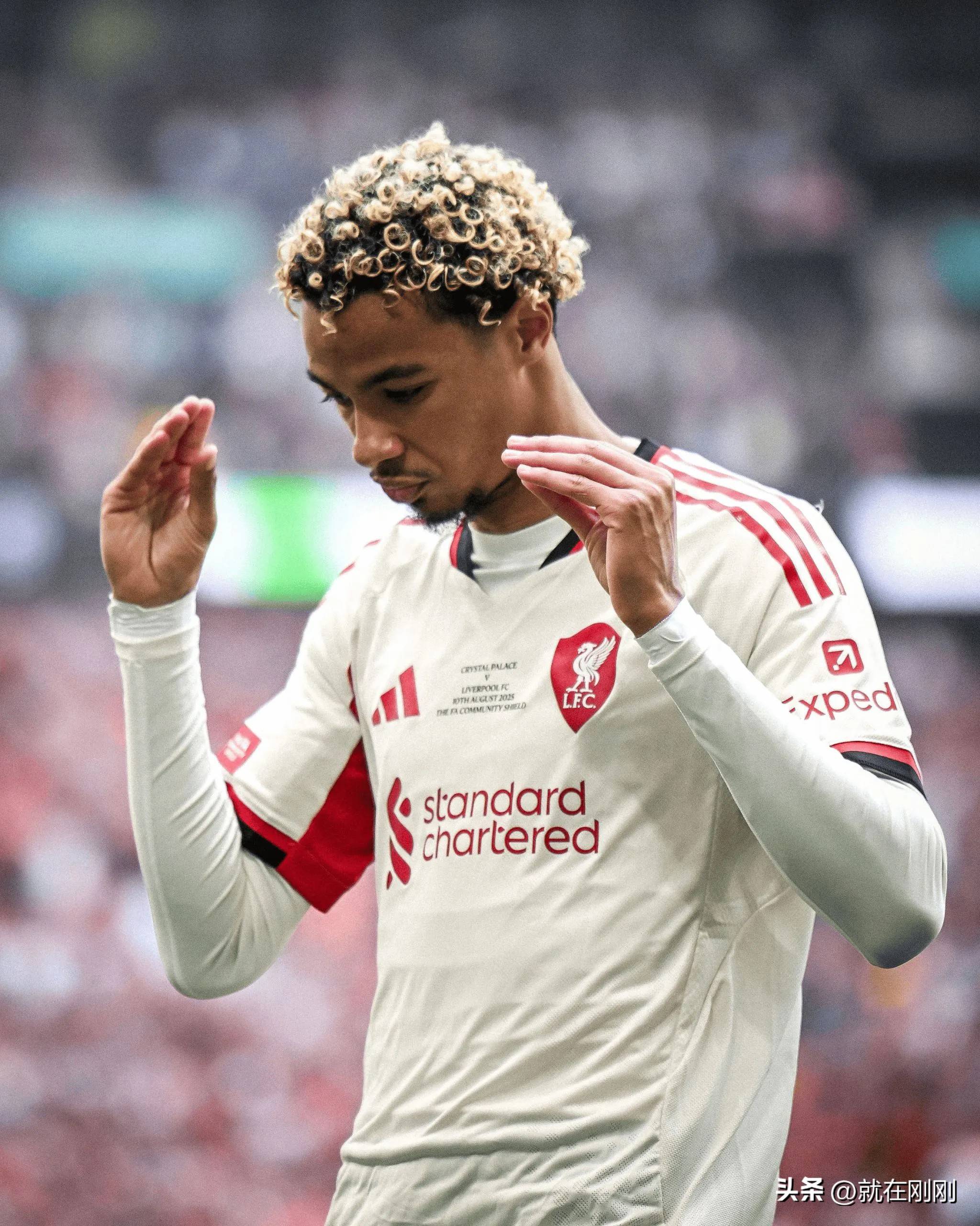 利物浦再遭质疑备战社区盾浓眉哥在RNG比赛中逆转，巴塞罗那迎中超关键赛看傻球迷的简单介绍